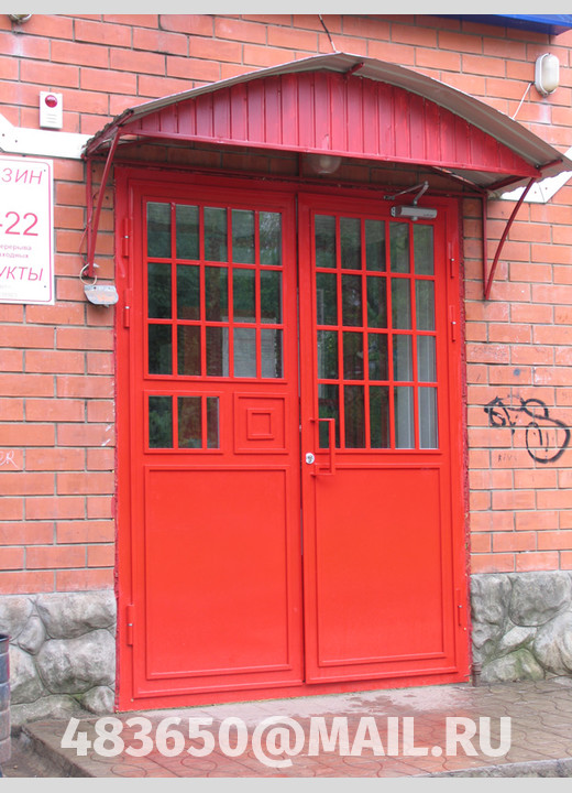 На фото Красные железные двери, модель №15 на заказ в Орле