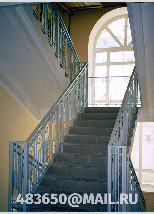 На фото Изготовление перил для лестниц из металла, модель №1 на заказ в Орле