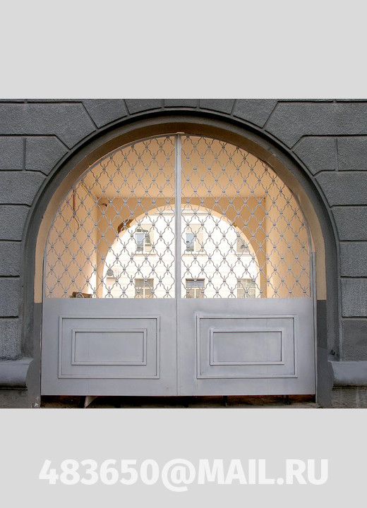 На фото Секционные ворота, модель  №10 на заказ в Орле