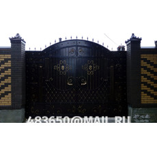 На фото Въездные распашные ворота в частный дом на заказ в Орле